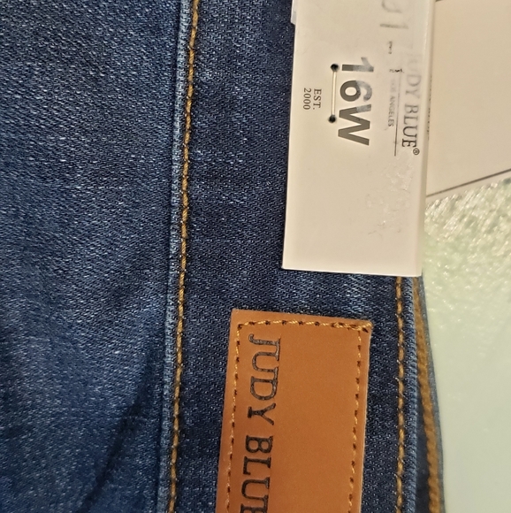 Judy Blue slim cut boyfriend jeans 16W - Picture 4 of 8